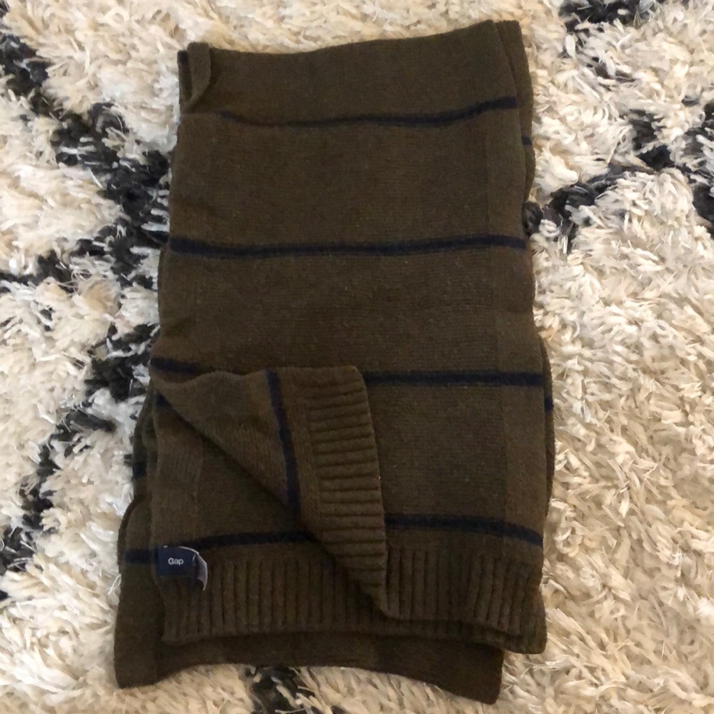 Gap scarf